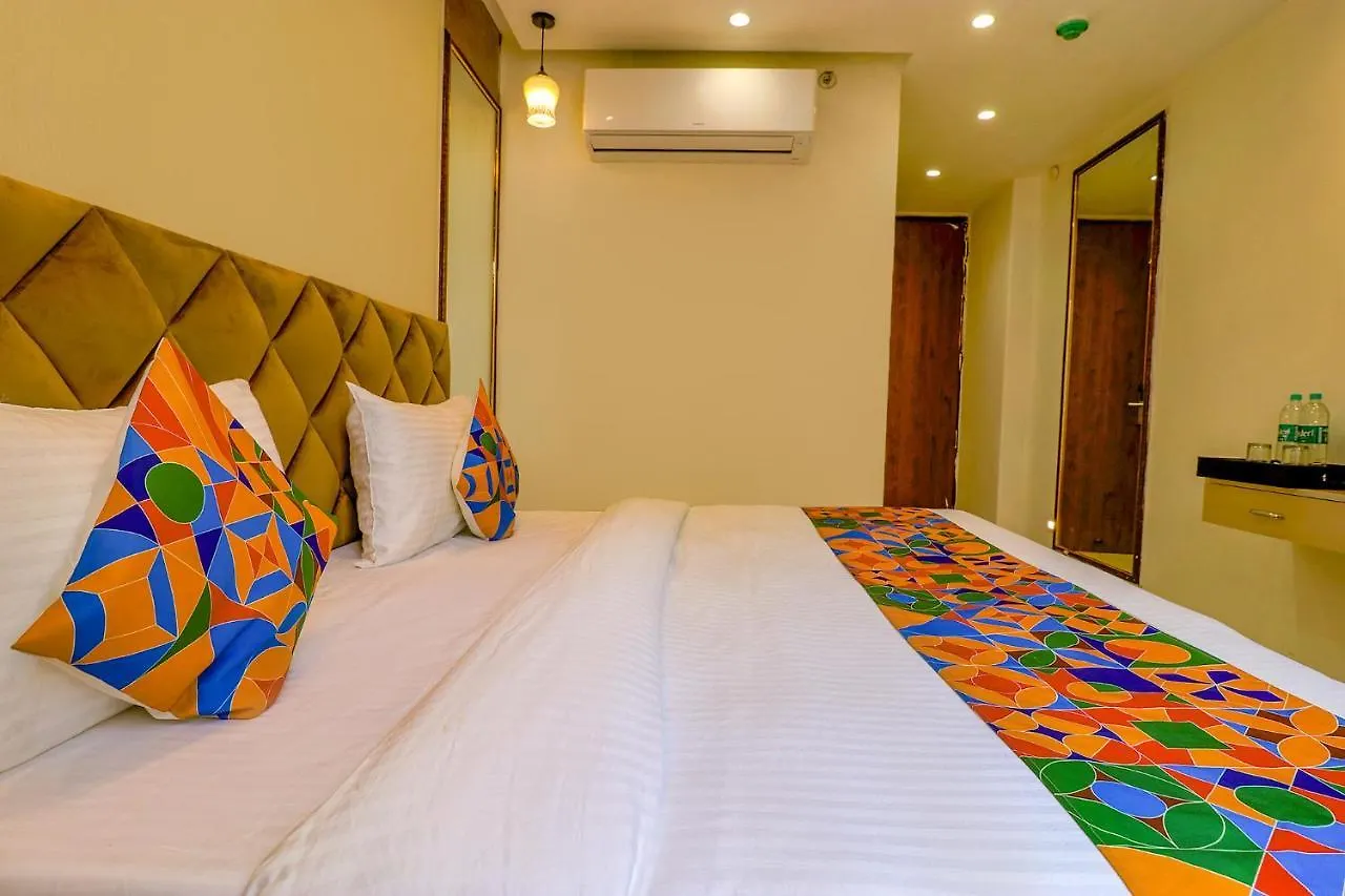 Fabhotel F9 Pitampura Delhi  Hotel